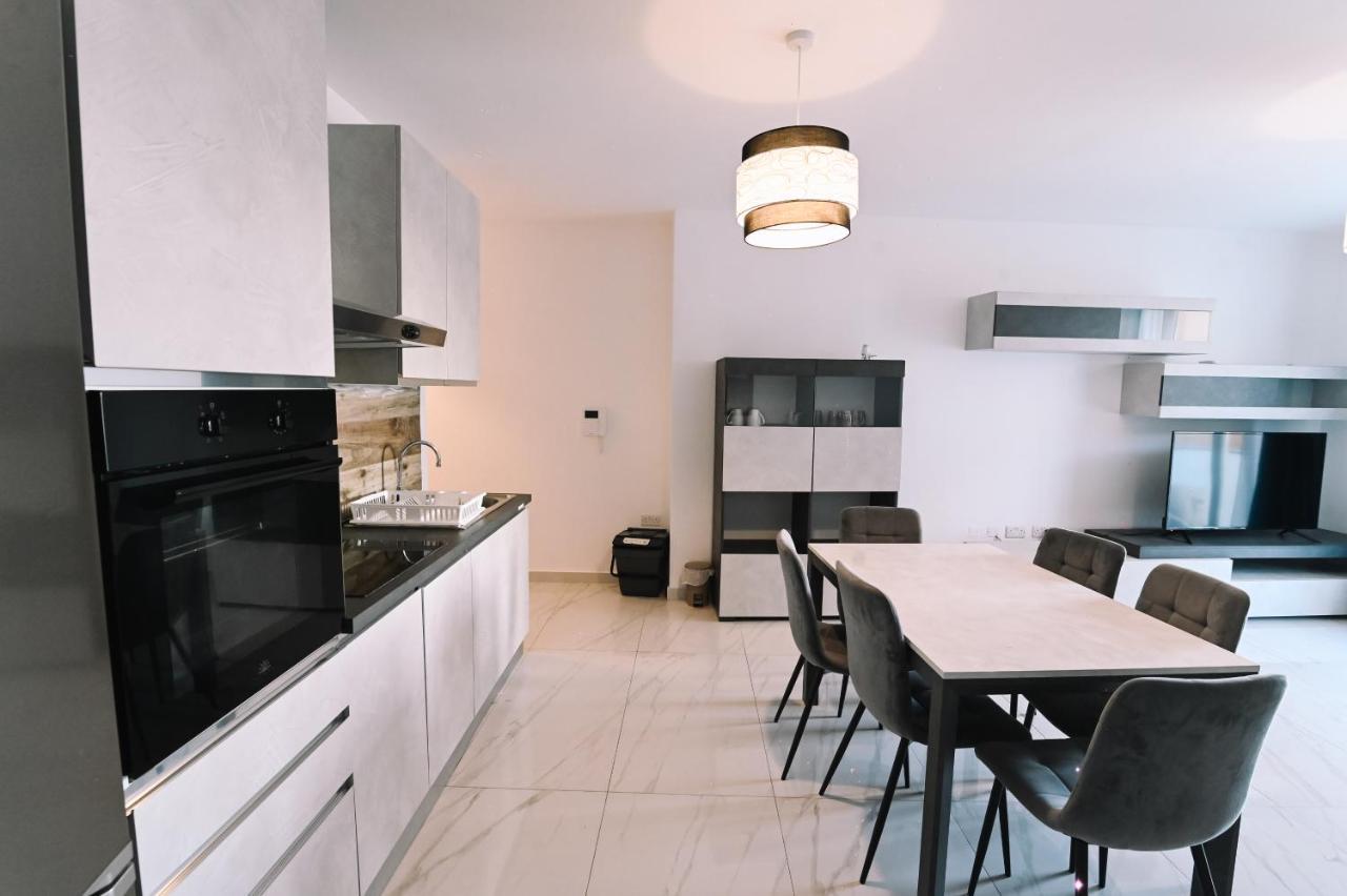Spacious 3 Bedroom In Sliema! * Sliema