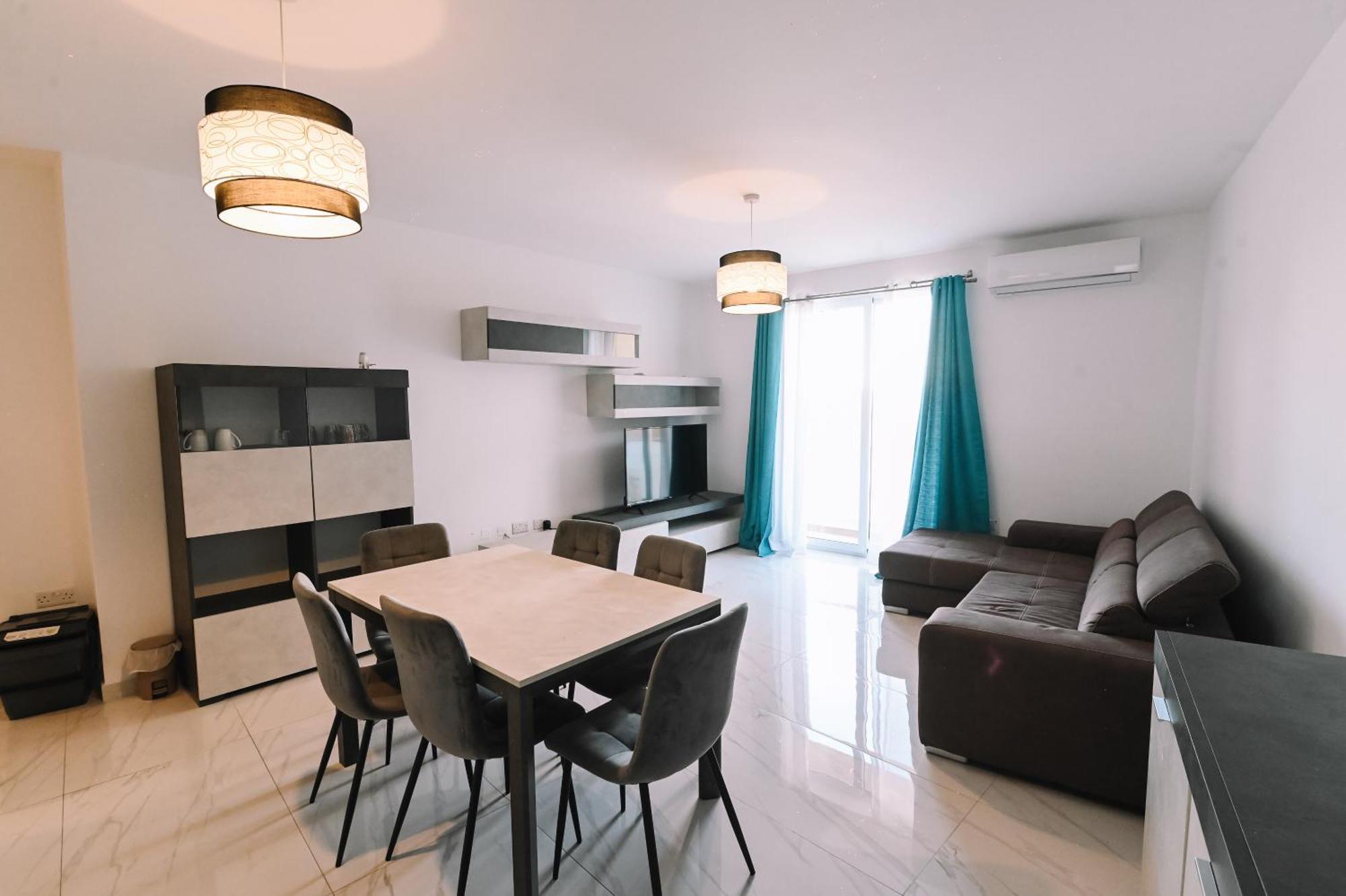 Apartment Spacious 3 Bedroom In Sliema!